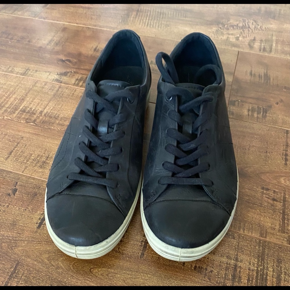 Ecco women’s Black Leather Sneakers